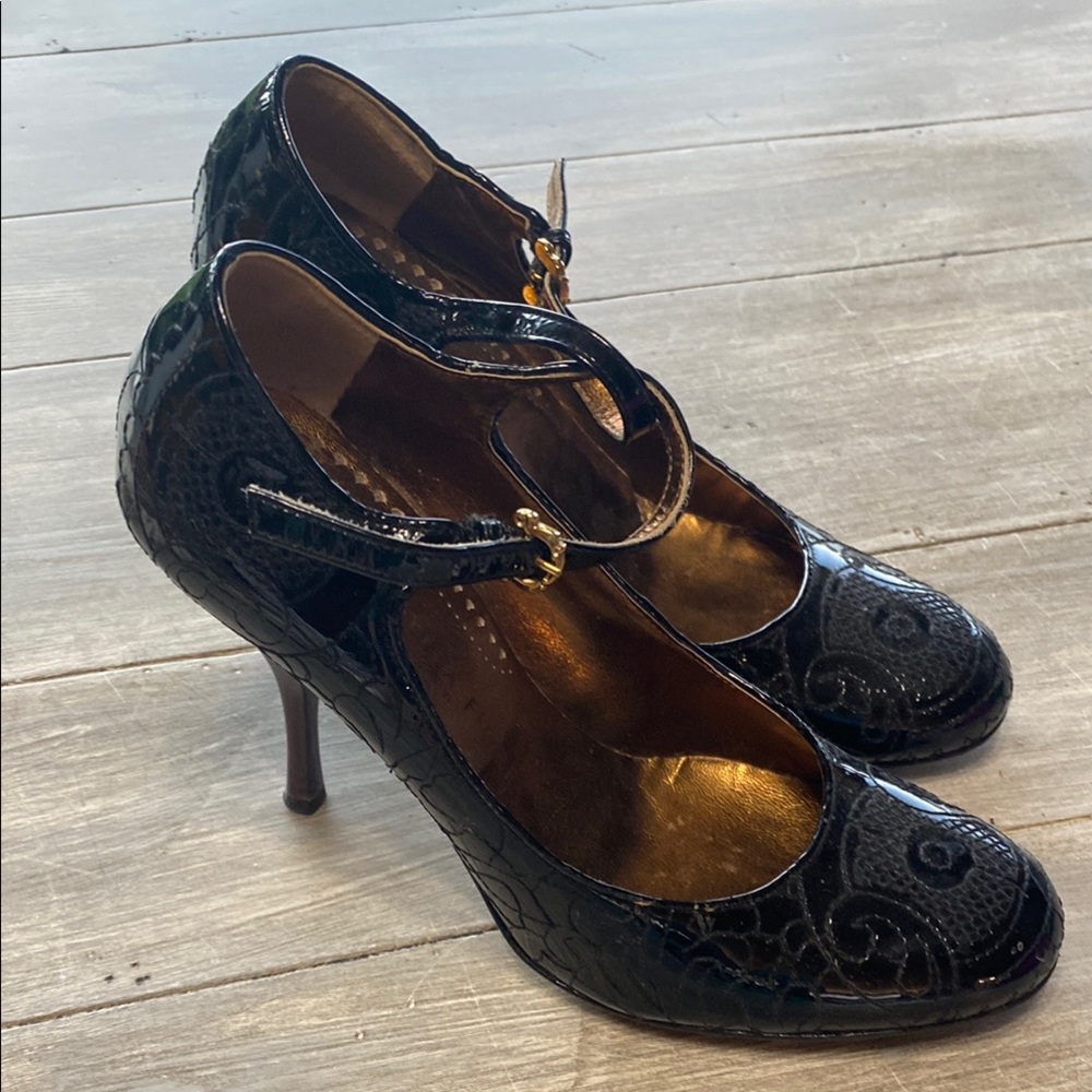 Isabella Fiore Black Heels with Glossy Finish